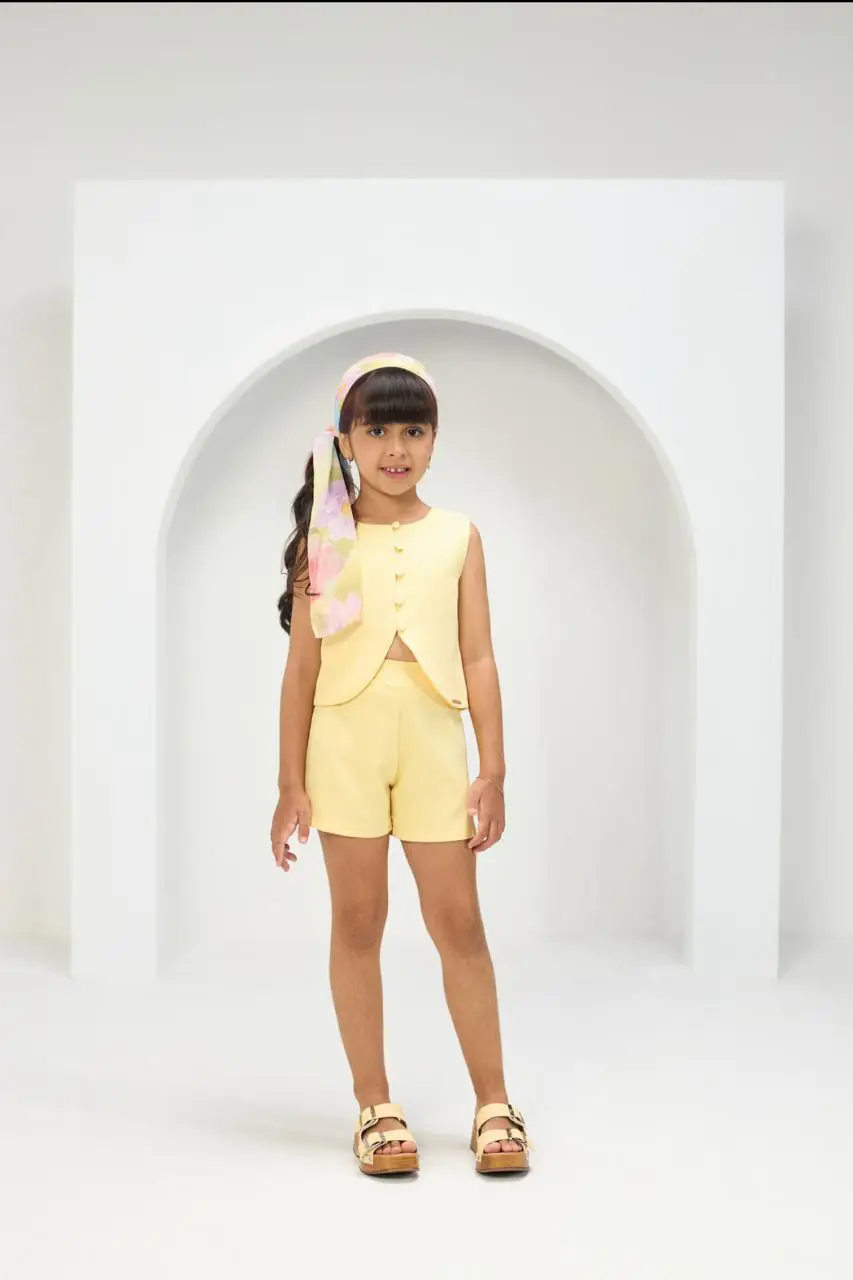 CONJ. COLETE E SHORT DE ALFAIATARIA COR: AMARELO